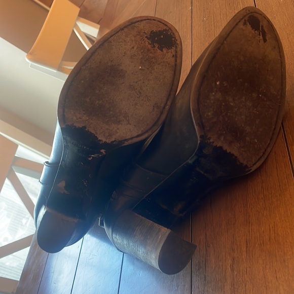 Burberry women’s riding boots - Picture 5 of 5